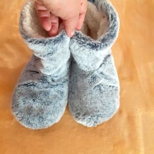 Girls size 4/5, Super soft grey boot slippers